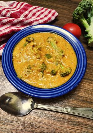 ब्रोकोली इन मखनी ग्रेवी(Broccoli in makhni gravy recipe in Hindi) रेसिपी मुख्य फोटो