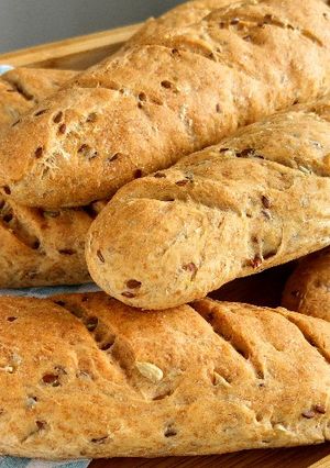 Tönkölylisztes, sokmagvas kifli recept fotója