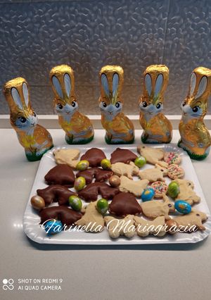 Foto di Biscotti Pasquali glassati al latte e cioccolato bianco 👩‍🍳❤️