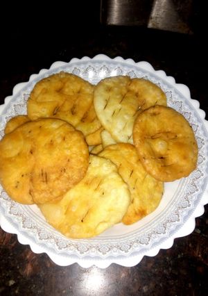 खस्ता मठरी (khasta mathri recipe in hindi) रेसिपी मुख्य फोटो