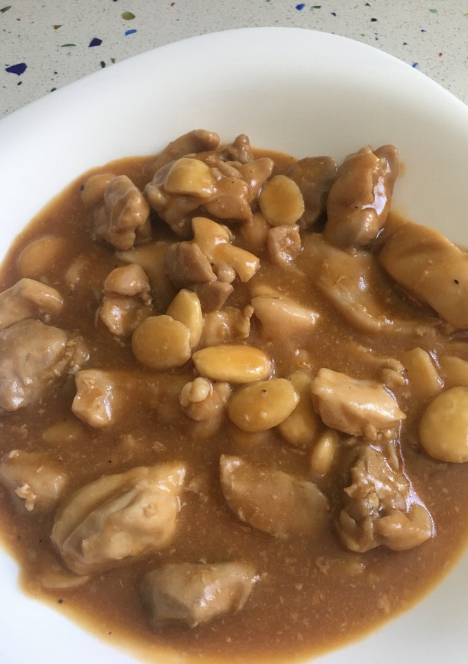 Una foto de Pollo con almendras en Mambo