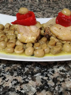 Una foto de Pollo trufado al vermut