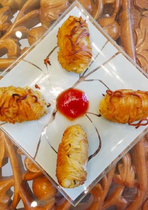 A picture of Potato cutlets rolled with Noodles.
