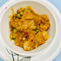 A picture of Kaddu sabji / pumpkin potato peas mix veg curry.