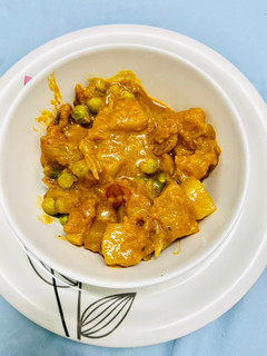 A picture of Kaddu sabji / pumpkin potato peas mix veg curry.