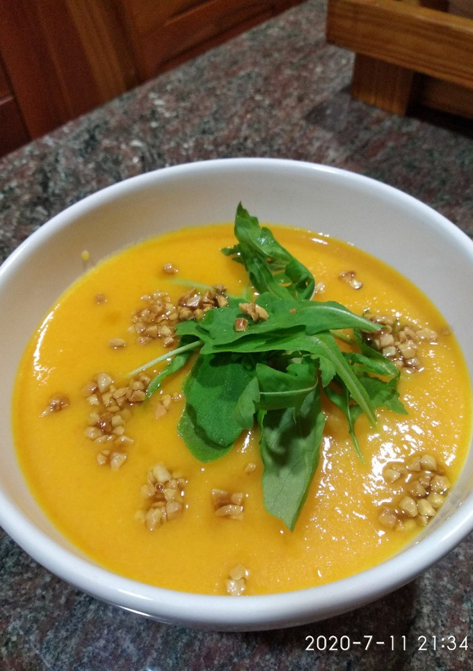 Una foto de Crema fría de zanahoria y melocotón