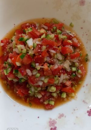 عکسی از دستور سالاد شیرازی با پودر گل محمدی