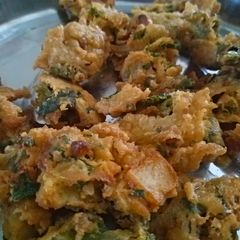 A picture of Palak ke pakode.