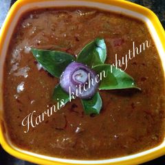 A picture of Ulligadda pulusu (onion in spicy tamarind gravy).