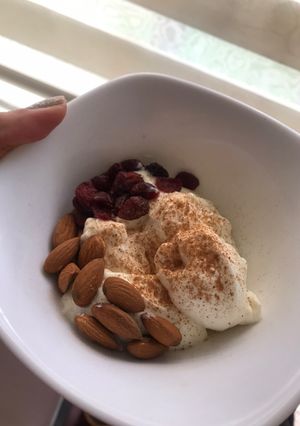 Una foto de Snack de yogurt con frutos secos 🥣