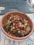 Berenjenas con garbanzos en puré de calabaza