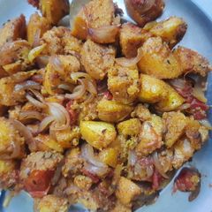 A picture of Fried idli.