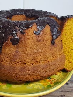 Una foto de Bizcocho de zanahoria o carrot cake con cobertura de chocolate