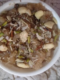 सूजी का हलवा (sooji ka halwa recipe in Hindi) रेसिपी मुख्य फोटो