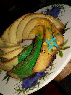 A picture of Simple vanilla cake.