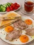 لحمة باردة مع البيض بالزبدة🥪🥚🥚🥚🥚🍳🍳🍳🍳🍳