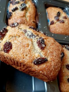 Foto di Plumcake integrale senza glutine con miele e uvetta