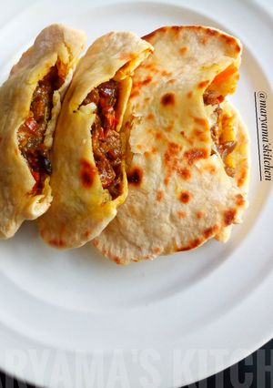 A picture of Shawarma pockets.