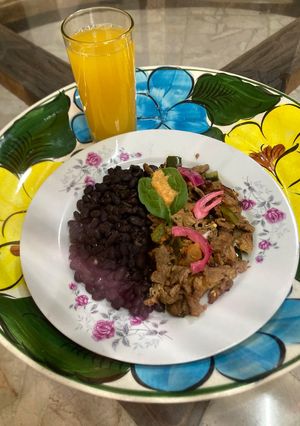 Una foto de *¡Disfruta de una Deliciosa Carne a la Mexicana, con Sabor y Tradición!*