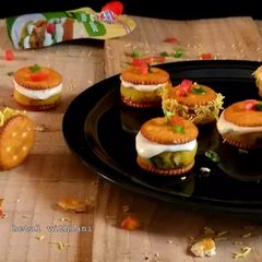 A picture of Biscuit sandwich.
