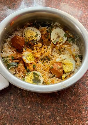 A picture of Chicken Biryani.