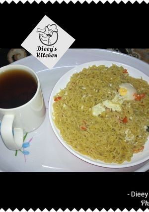 A picture of Indomie with Tea.