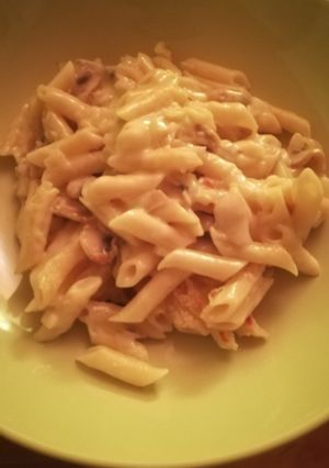 Foto principal de Macarrones cremosos con champiñones y queso fundido