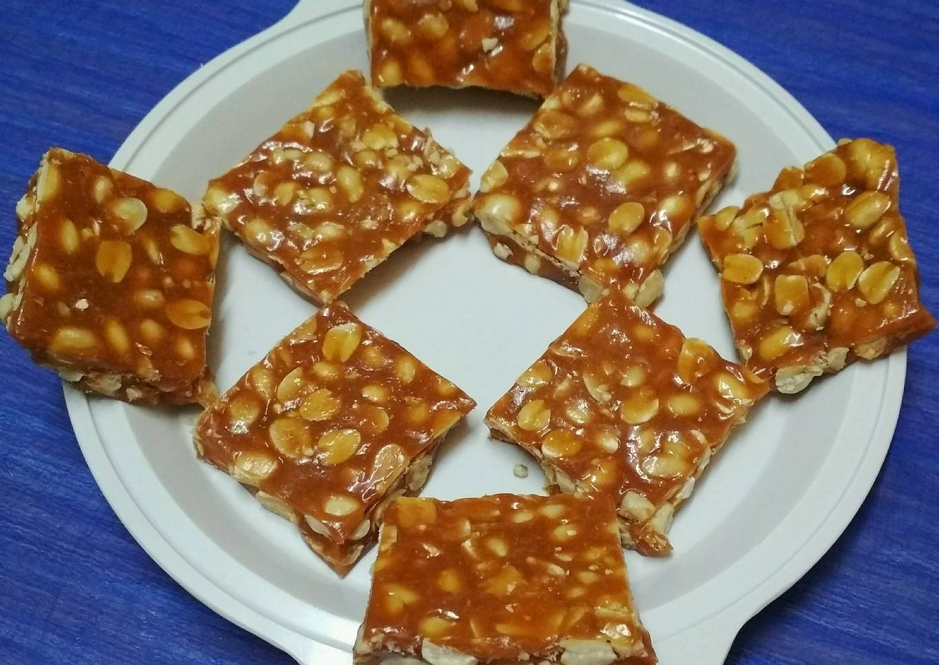 Mungfali ki chikki