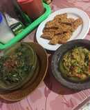Gulai daun singkong dan tempe penyet+ sambal lamongan