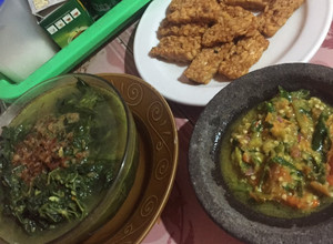Foto resep Gulai daun singkong dan tempe penyet+ sambal lamongan