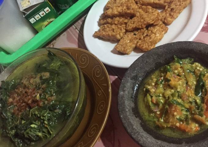 Gulai daun singkong dan tempe penyet+ sambal lamongan