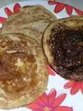 Hot cakes integrales con miel de maple y mantequilla