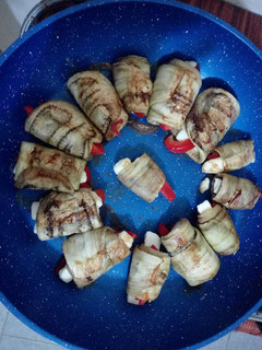 Una foto de Rollitos de berenjena con queso
