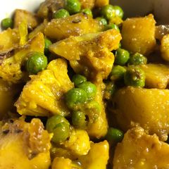 A picture of Potato, cauliflower and pea curry - vegan.
