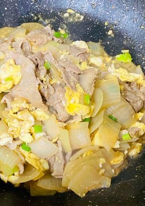 洋蔥蛋炒梅花豬 的食譜成品照片