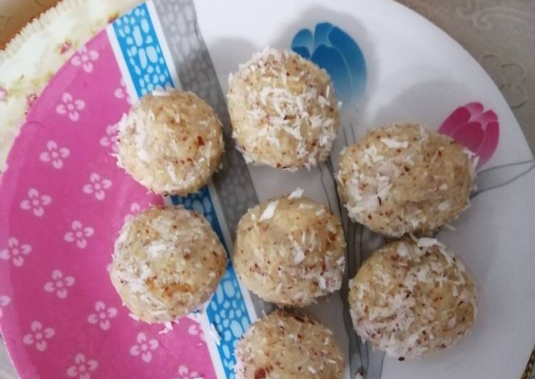 Coconut ladoos