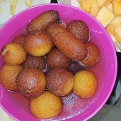 A picture of Gulab jamon.