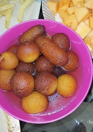 A picture of Gulab jamon.