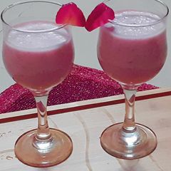 A picture of Strawberry milk shake.