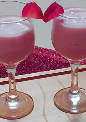 A picture of Strawberry milk shake.
