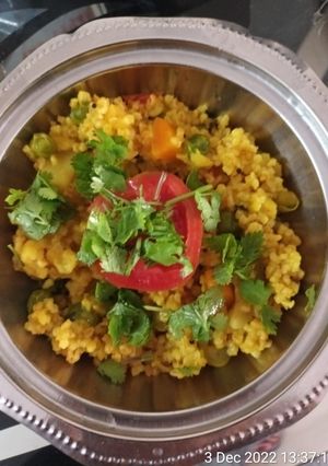 ઘઉં ના ફાડા ખીચડી (Wheat Fada Khichdi Recipe In Gujarati) રેસીપી મુખ્ય ફોટો