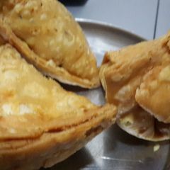 A picture of Aloo Samose.