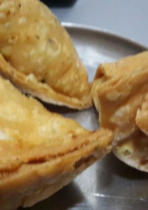 A picture of Aloo Samose.