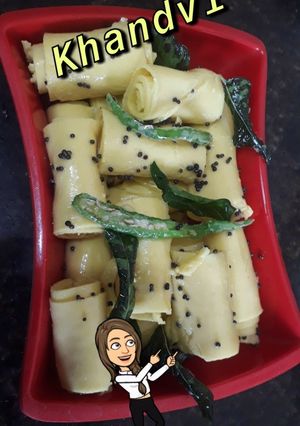 A picture of Khandvi.