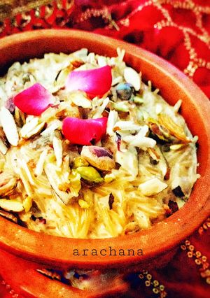 A picture of Sheer khurma.