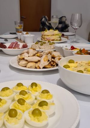 Una foto de Huevos Rellenos 🥚🥚🥚