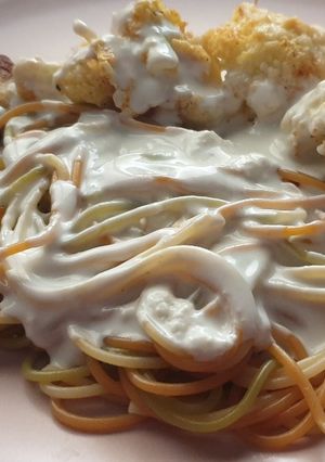 Una foto de Espaguetis con salsa de roquefort, tofu y coliflor al horno