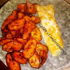 A picture of Fried plantain with egg.