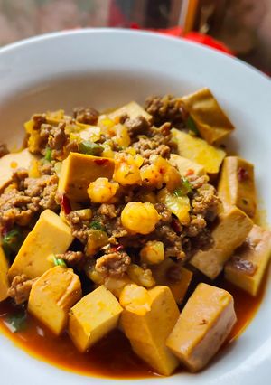 Hình của món Đậu hũ tôm thịt sốt sa tế.