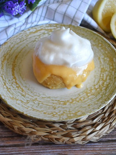 Una foto de Mug cake lemon curd